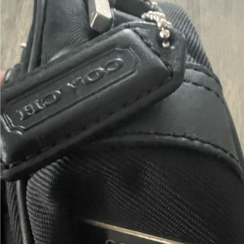 Coach  womans  canvas shoulder bag - Picture 7 of 9